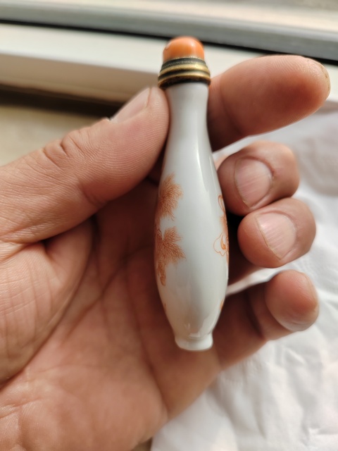 古玩陶瓷清末民初礬紅三世同堂鼻煙壺真品鑒賞圖