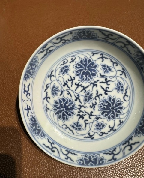 古玩陶瓷清光緒青花纏枝花卉紋盤真品鑒賞圖