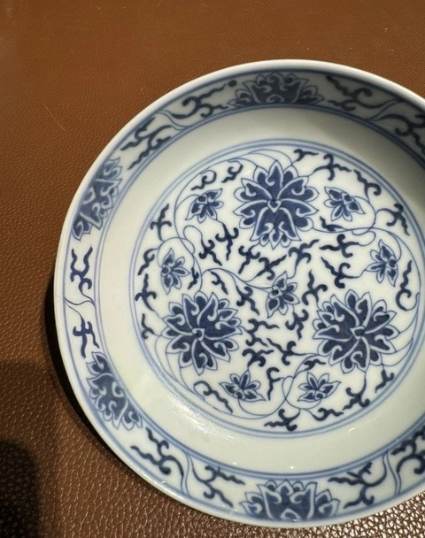 古玩陶瓷清光緒青花纏枝花卉紋盤真品鑒賞圖