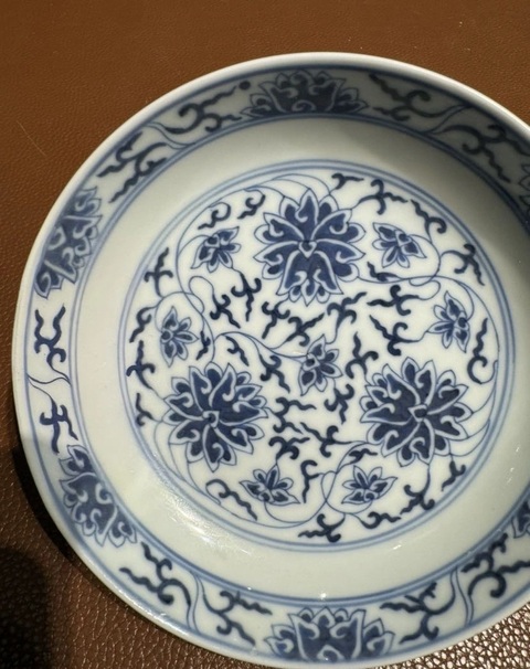 古玩陶瓷清光緒青花纏枝花卉紋盤真品鑒賞圖