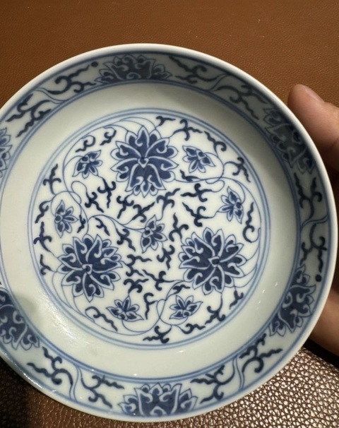 古玩陶瓷清光緒青花纏枝花卉紋盤真品鑒賞圖