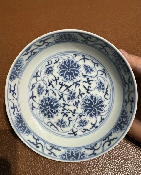 古玩陶瓷清光緒青花纏枝花卉紋盤真品鑒賞圖