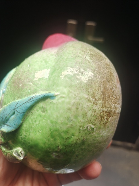 古玩陶瓷粉彩壽桃擺件真品鑒賞圖