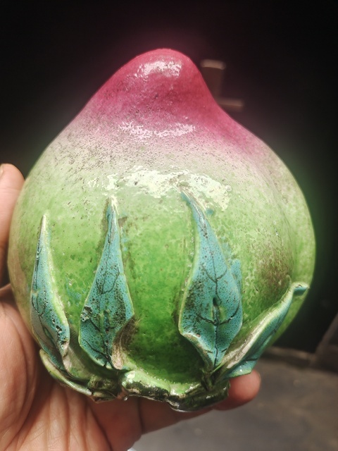 古玩陶瓷粉彩壽桃擺件真品鑒賞圖