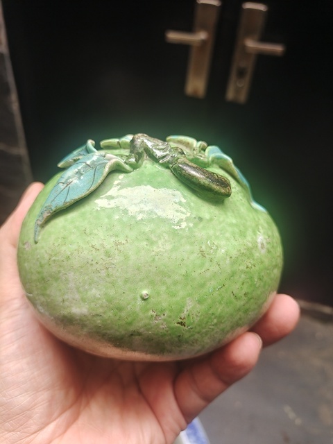 古玩陶瓷粉彩壽桃擺件真品鑒賞圖