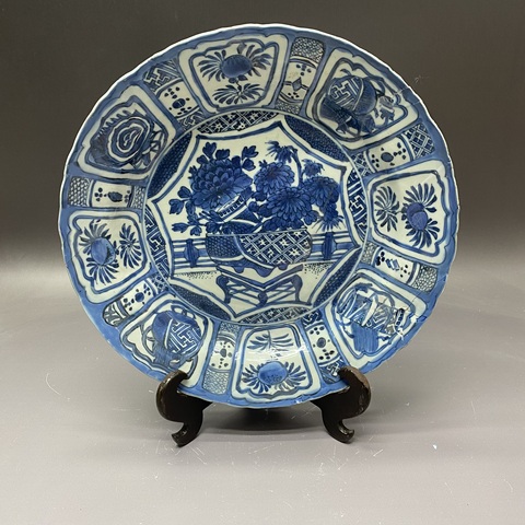 古玩陶瓷萬歷克拉克花卉紋青花盤真品鑒賞圖