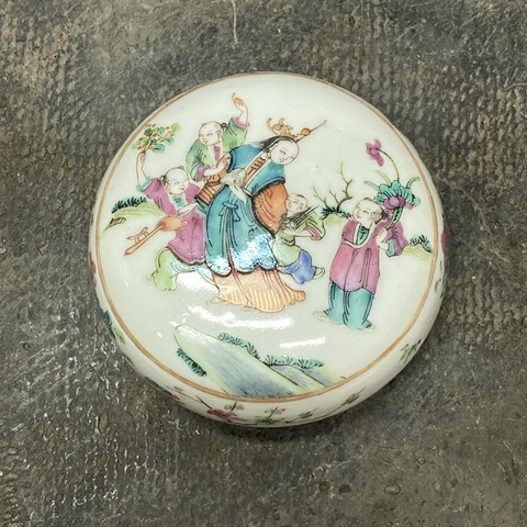 古玩陶瓷人物紋粉彩蓋盒真品鑒賞圖
