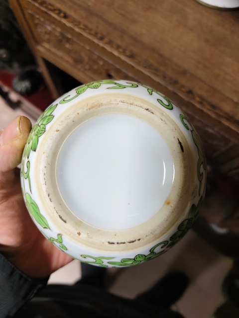 古玩陶瓷花卉紋綠彩蓋罐真品鑒賞圖