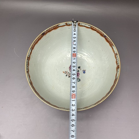 古玩陶瓷清乾隆人物紋廣彩碗真品鑒賞圖