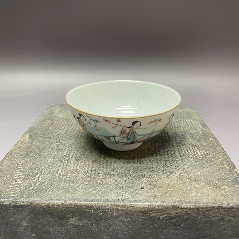 古玩陶瓷人物紋粉彩小碗真品鑒賞圖