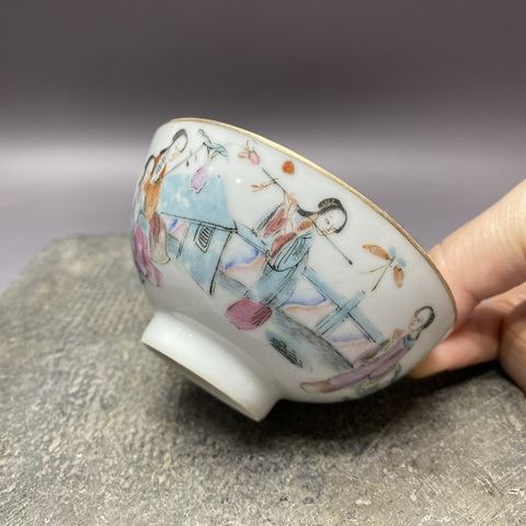 古玩陶瓷人物紋粉彩小碗真品鑒賞圖