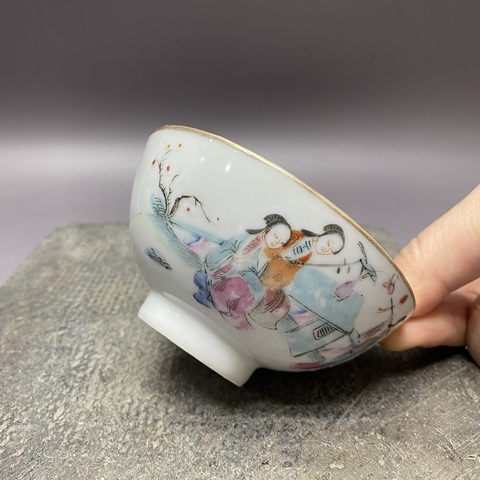 古玩陶瓷人物紋粉彩小碗真品鑒賞圖