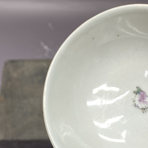 古玩陶瓷瓜蝶連綿粉彩小碗真品鑒賞圖