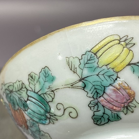 古玩陶瓷瓜蝶連綿粉彩小碗真品鑒賞圖