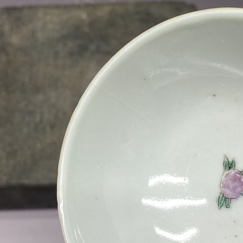 古玩陶瓷瓜蝶連綿粉彩小碗真品鑒賞圖