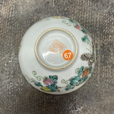 古玩陶瓷瓜蝶連綿粉彩小碗真品鑒賞圖