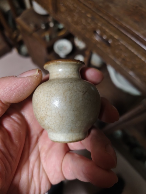 古玩陶瓷哥釉水盂真品鑒賞圖