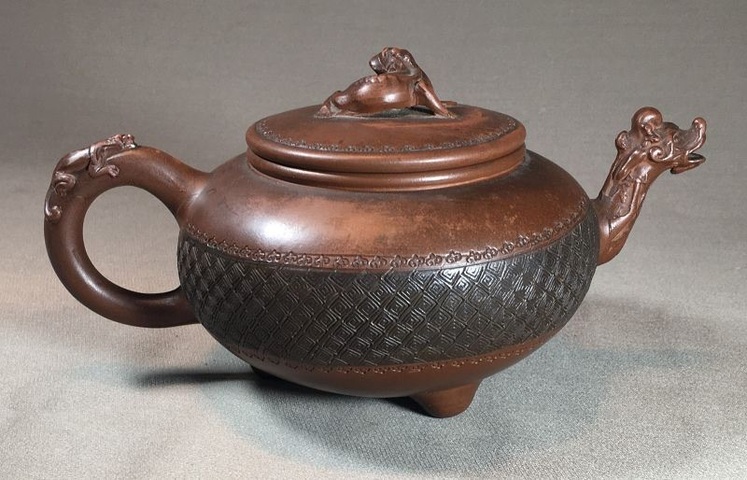 古玩雜項龍頭回紋如意三足壺真品鑒賞圖