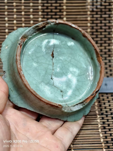 古玩陶瓷龍泉官標本真品鑒賞圖