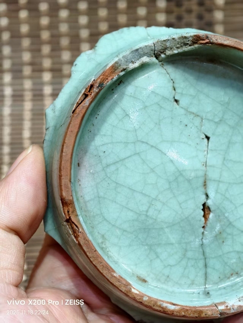 古玩陶瓷龍泉官標本真品鑒賞圖