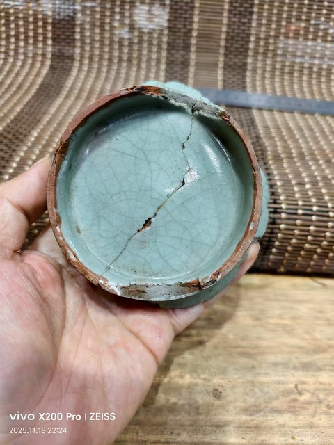 古玩陶瓷龍泉官標本真品鑒賞圖