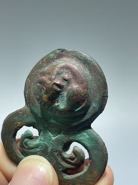 古玩銅器戰國·草原文化盤豹牌飾 一對真品鑒賞圖