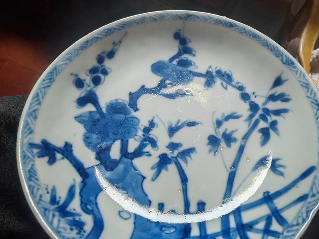 古玩陶瓷花卉紋青花盤真品鑒賞圖