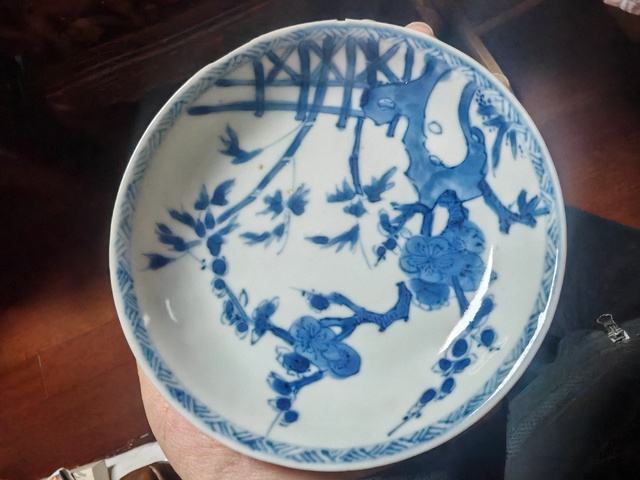 古玩陶瓷花卉紋青花盤真品鑒賞圖