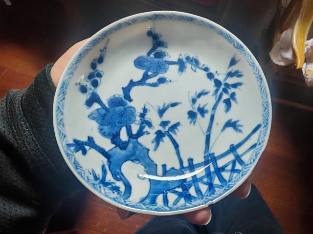 古玩陶瓷花卉紋青花盤真品鑒賞圖