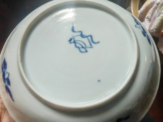 古玩陶瓷花卉紋青花盤真品鑒賞圖