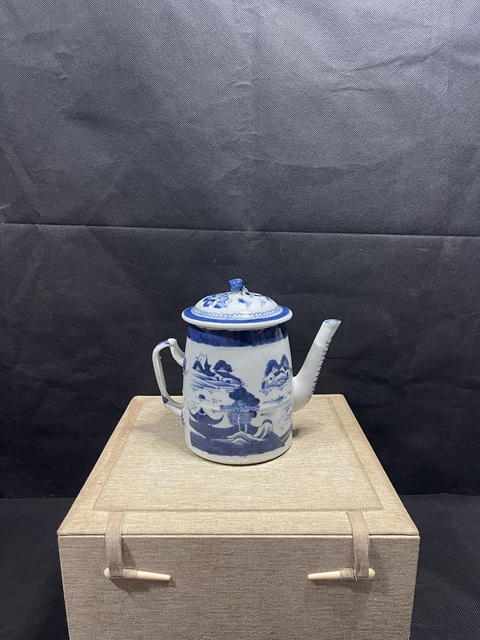 古玩陶瓷青花山水樓閣紋茶壺真品鑒賞圖