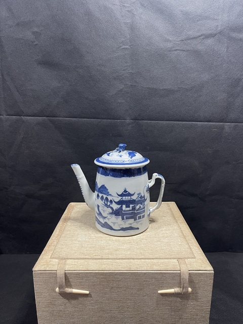 古玩陶瓷青花山水樓閣紋茶壺真品鑒賞圖