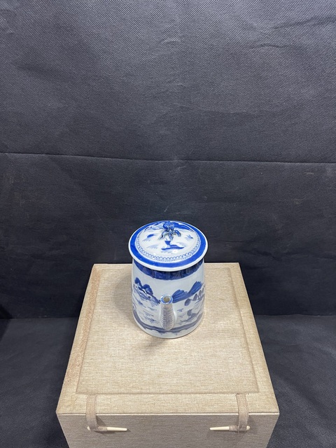 古玩陶瓷青花山水樓閣紋茶壺真品鑒賞圖