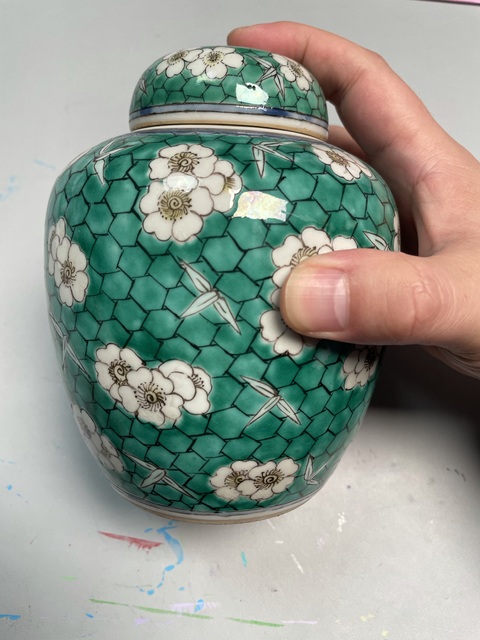 古玩陶瓷晚清綠彩白梅罐真品鑒賞圖