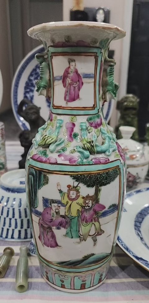 古玩陶瓷人物紋粉彩瓶真品鑒賞圖