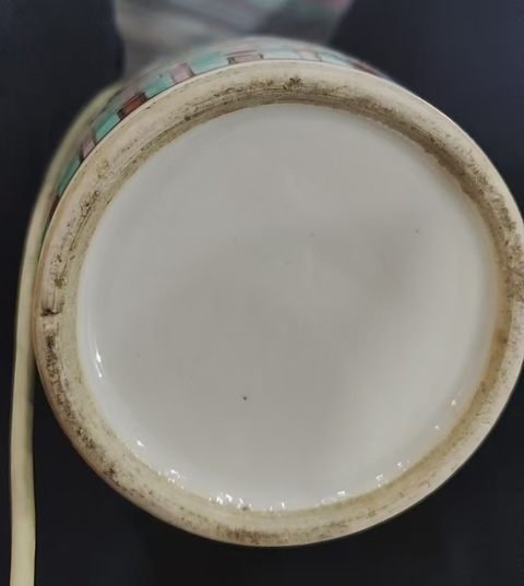 古玩陶瓷人物紋粉彩瓶真品鑒賞圖