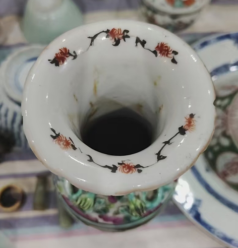 古玩陶瓷人物紋粉彩瓶真品鑒賞圖