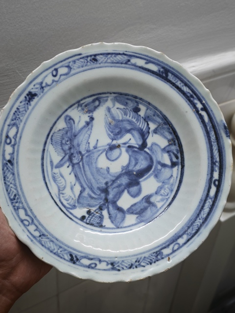 古玩陶瓷青花麒麟望月紋花口盤真品鑒賞圖