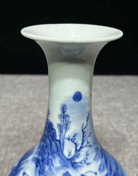 古玩陶瓷人物紋青花長頸撇口瓶真品鑒賞圖