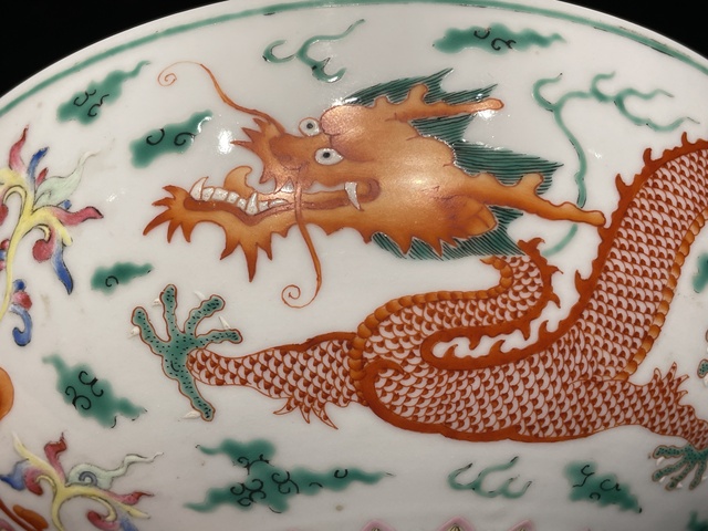 古玩陶瓷清中晚 粉彩福壽龍紋大碗真品鑒賞圖