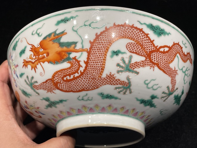古玩陶瓷清中晚 粉彩福壽龍紋大碗真品鑒賞圖