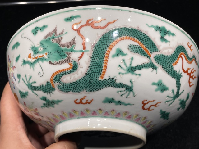 古玩陶瓷清中晚 粉彩福壽龍紋大碗真品鑒賞圖