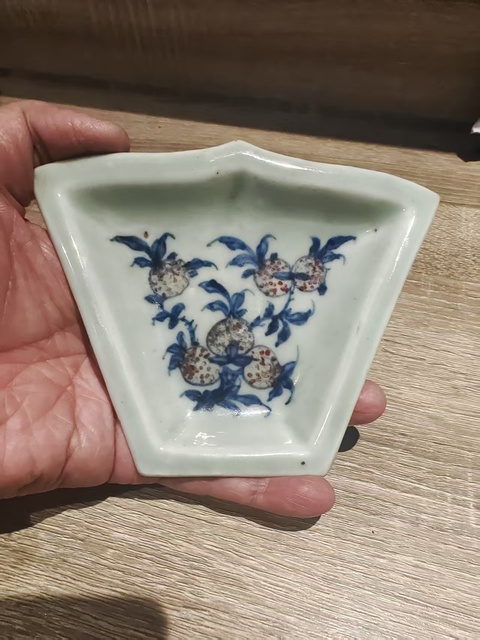 古玩陶瓷乾隆青花釉里紅攢盤真品鑒賞圖