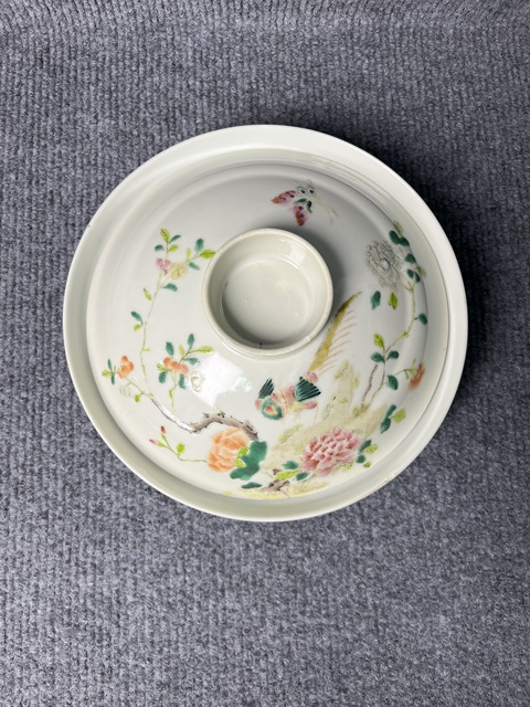 古玩陶瓷粉彩花鳥紋蓋盒真品鑒賞圖