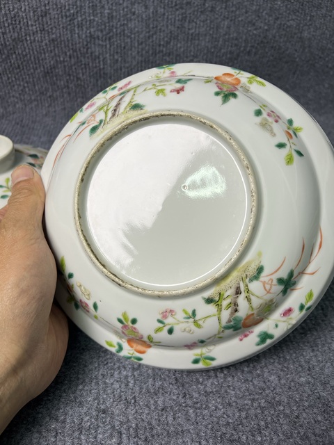 古玩陶瓷粉彩花鳥紋蓋盒真品鑒賞圖