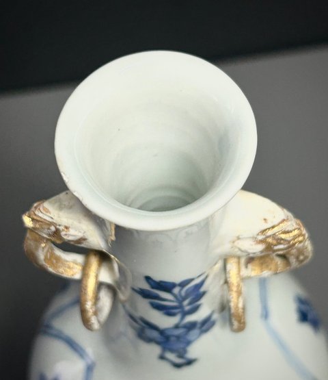 古玩陶瓷清康熙 青花花卉紋獸耳銜環(huán)長頸瓶真品鑒賞圖