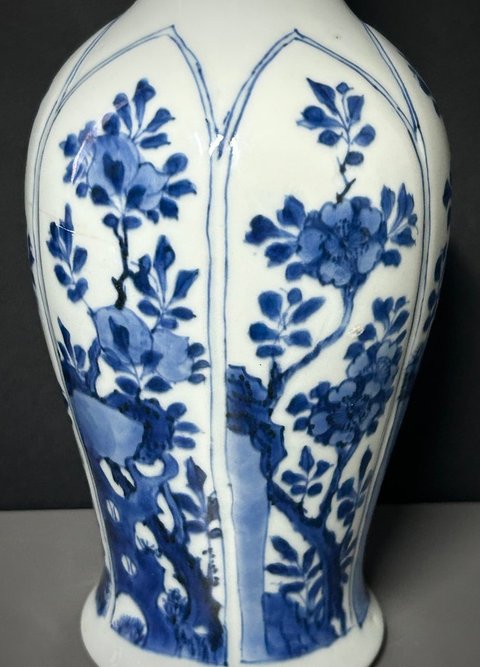 古玩陶瓷清康熙 青花花卉紋獸耳銜環(huán)長頸瓶真品鑒賞圖