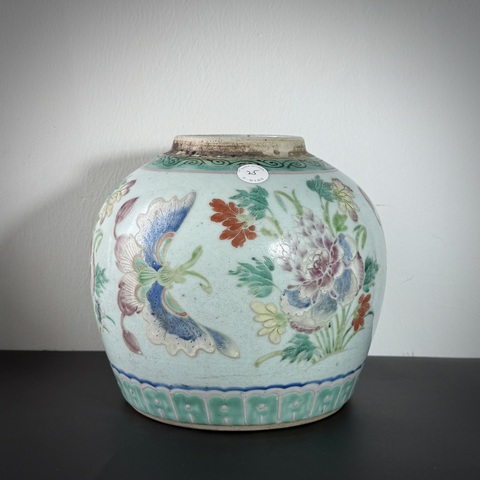 古玩陶瓷粉彩蝶戀花紋罐真品鑒賞圖