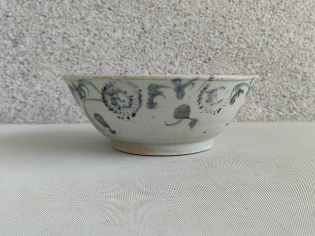 古玩陶瓷花卉紋青花碗真品鑒賞圖