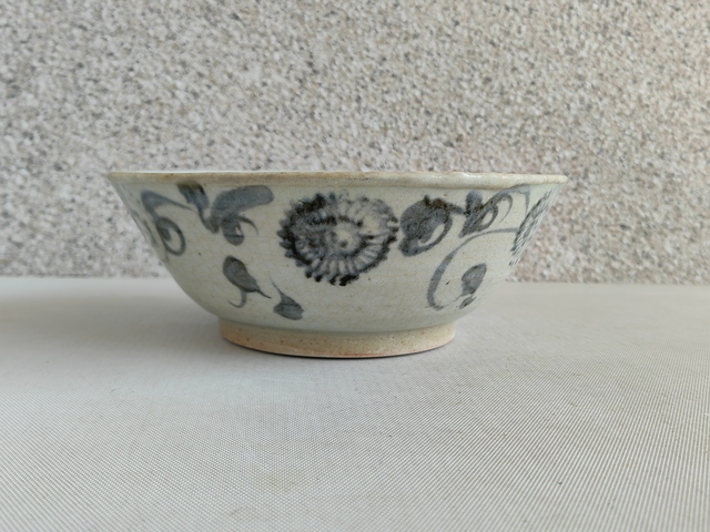 古玩陶瓷花卉紋青花碗真品鑒賞圖